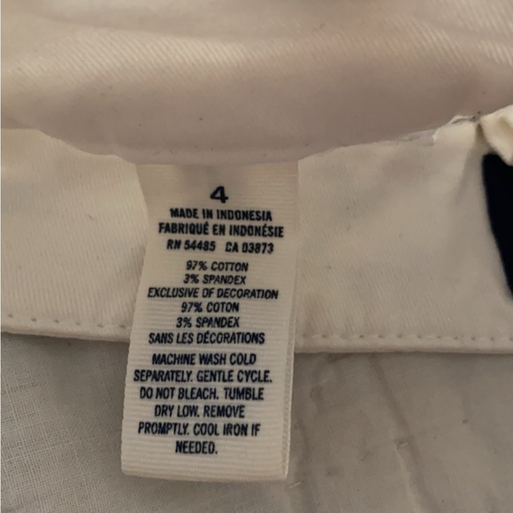 Everyone needs a stylish white pair of shorts in their wardrobe!! - Picture 5 of 10